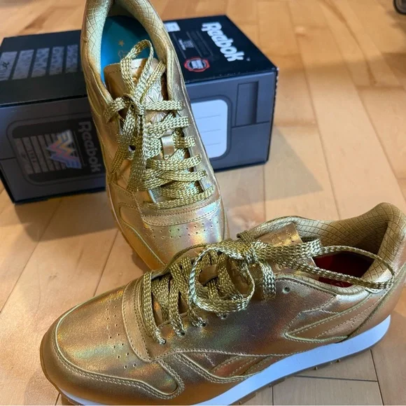 Reebok Shoes Reebok Gold Limited Edition Wonder Woman 984